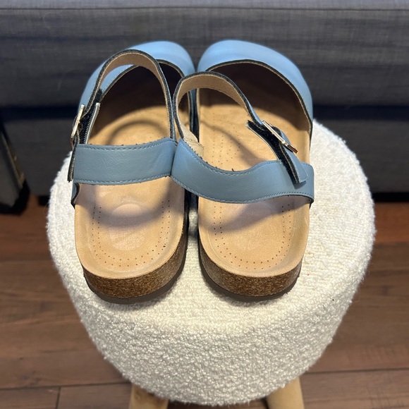 Amazon Women's Light Blue Close-Toe Clogs With Ankle Strap - Picture 4 of 7